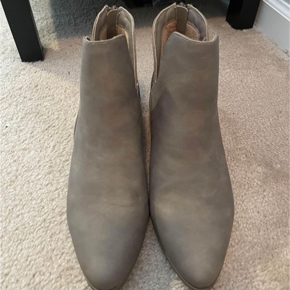 Cut out tan booties - Picture 2 of 2